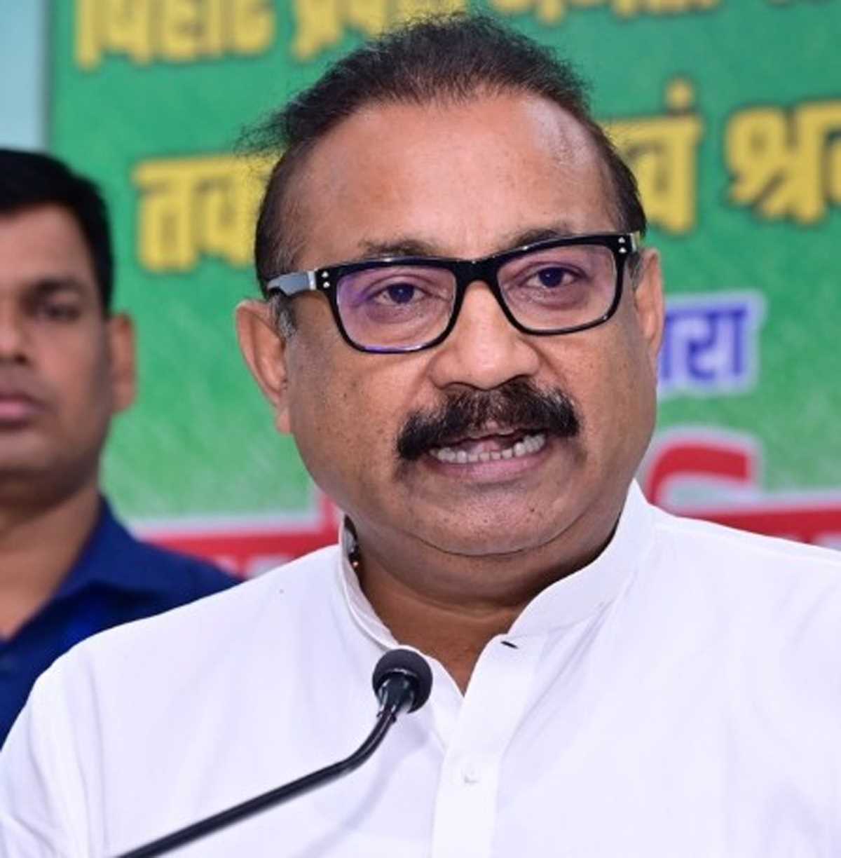 पाकिस्तान को आतंकवाद की कीमत चुकानी पड़ी : अशोक चौधरी पाकिस्तान को आतंकवाद की कीमत चुकानी पड़ी : अशोक चौधरी